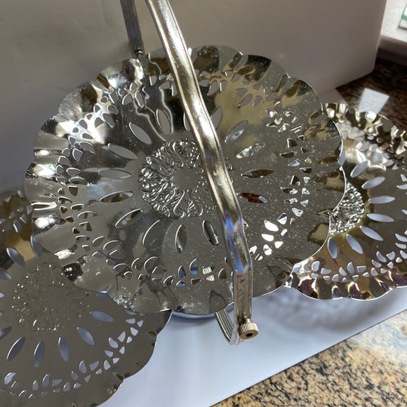 Collapsable Chrome Plated  2 Tiered pastry server - Picture 4 of 13